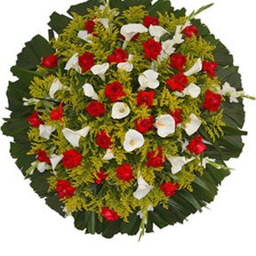 Imagem da coroa de flores com uma composição de rosas vermelhas, palmas, copo-de-leite e tango em tamanhos P (R$490,00), M (R$575,00) e G (R$670,00)