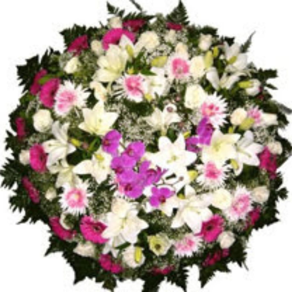 Imagem da coroa de flores com orquídeas, lírios, gérberas e rosas em tamanhos P (R$490,00), M (R$553,00) e G (R$676,00)